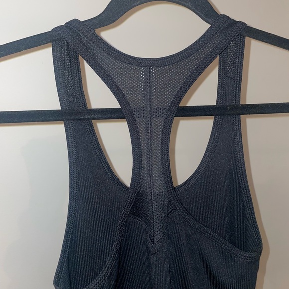 Under armour Tank - Picture 2 of 5